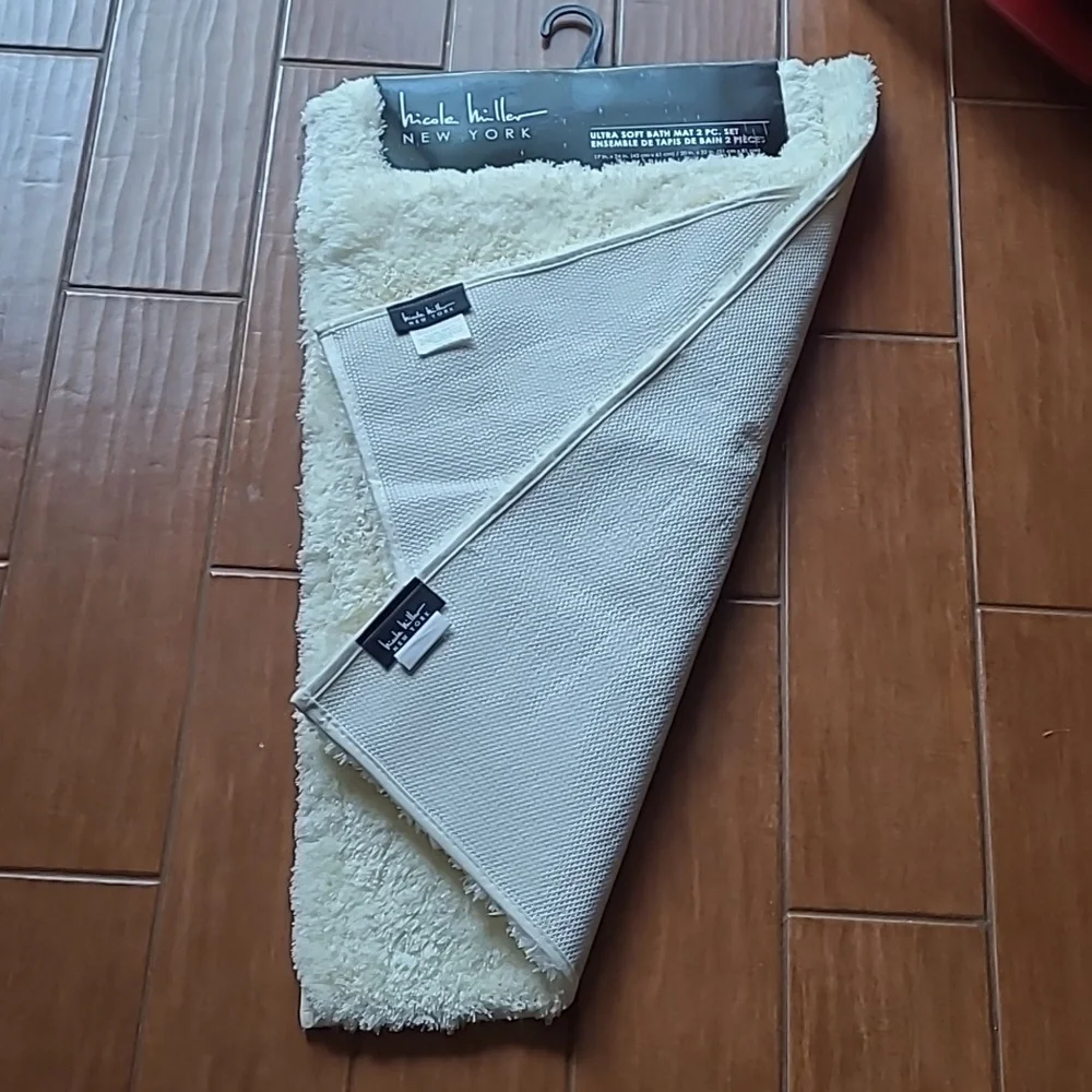 Nicole Miller Bath Mat Set
